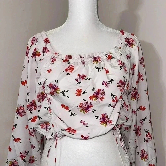 Speed Limit MPH Floral Cropped Top​​ - Picture 2 of 12